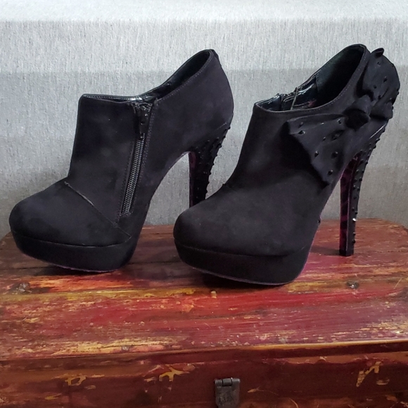 Betsey J heels - Picture 2 of 13